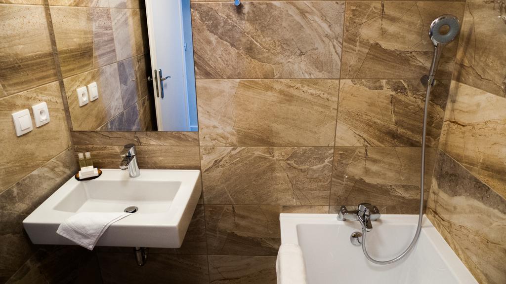 A7 Apartments Комарно Экстерьер фото